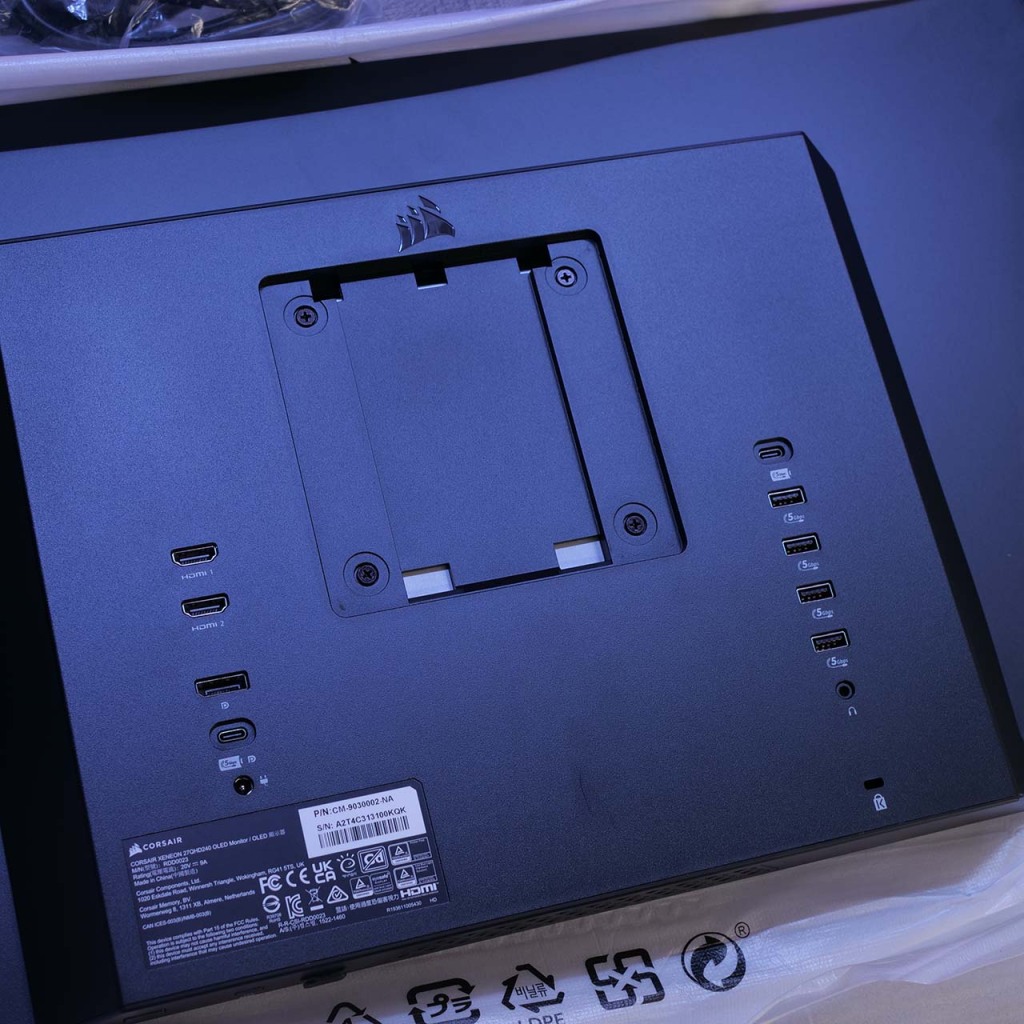 corsair xeneon 27qhd240 oled panneau arriere