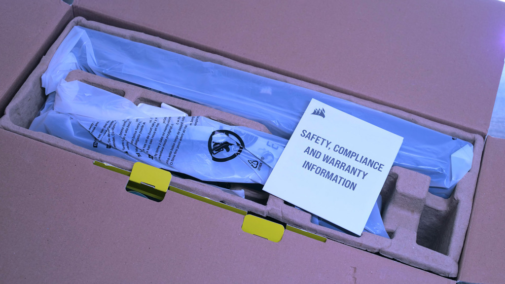 icue link h170i lcd emballage ouvert