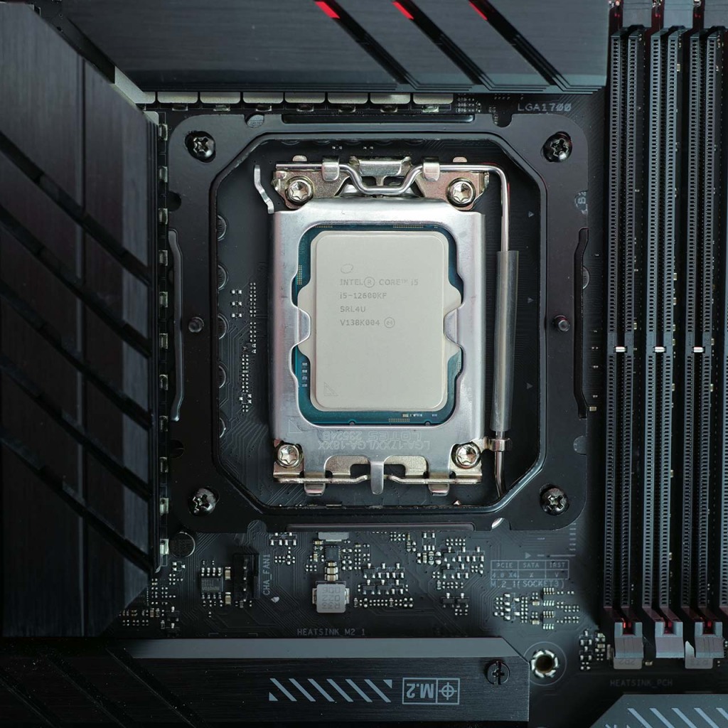 mred zephyr dark pro montage 12600kf