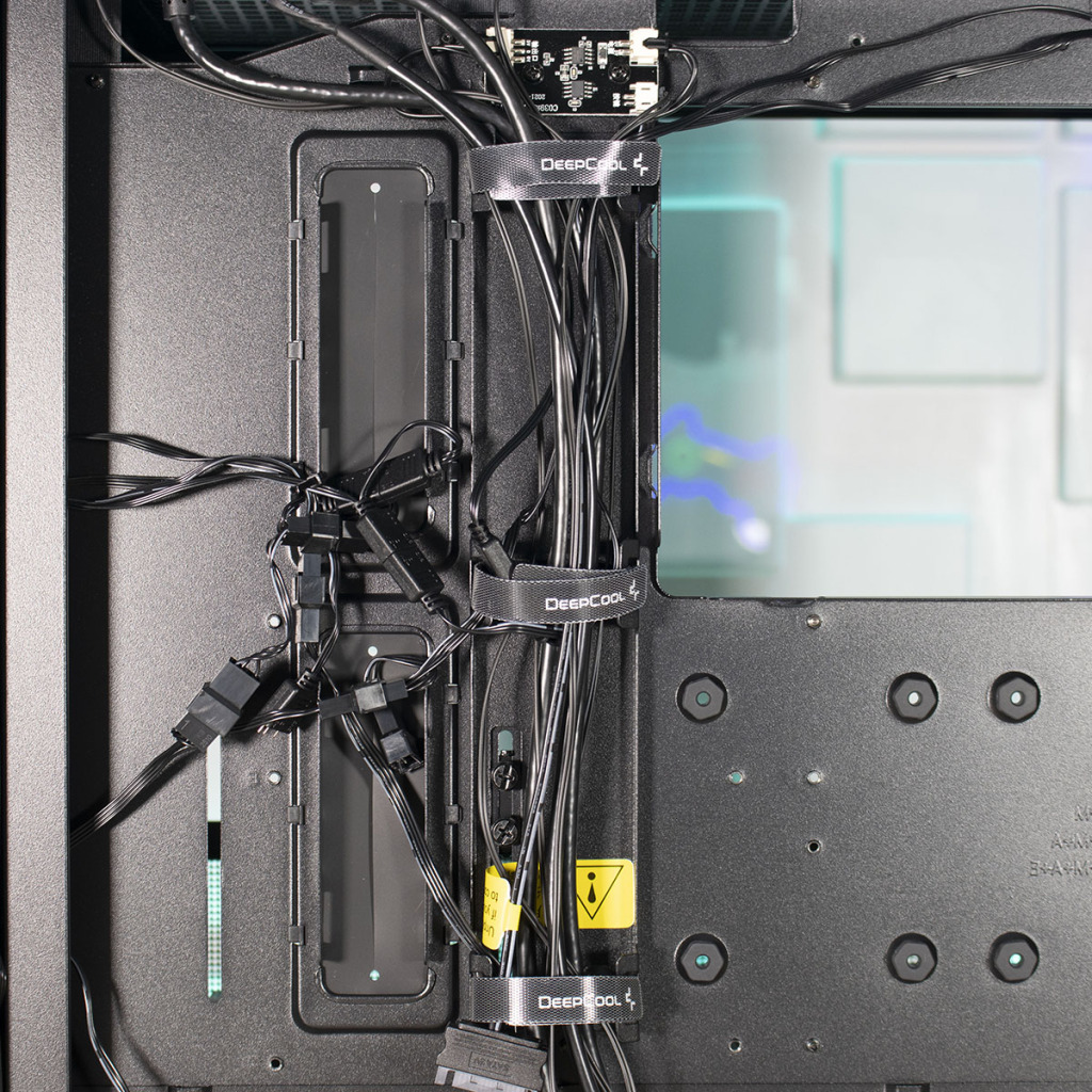 DeepCool CH560 Digital chemin de câbles