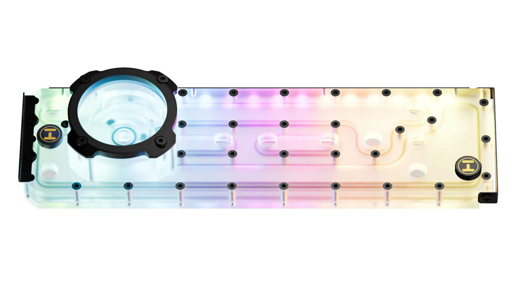 Une distroplate estampillée HYTE pour le boîtier Y60 2 HYTE Distro Y60 face