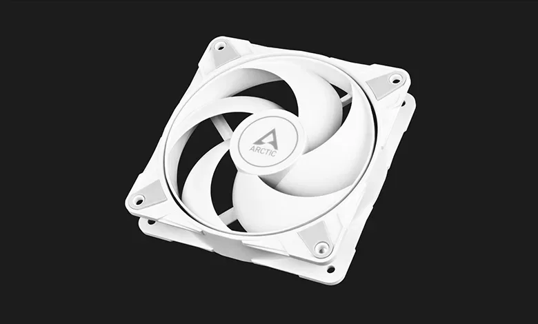 ARCTIC P12 Max : un ventilateur tout blanc 1 ARCTIC P12 Max Couv