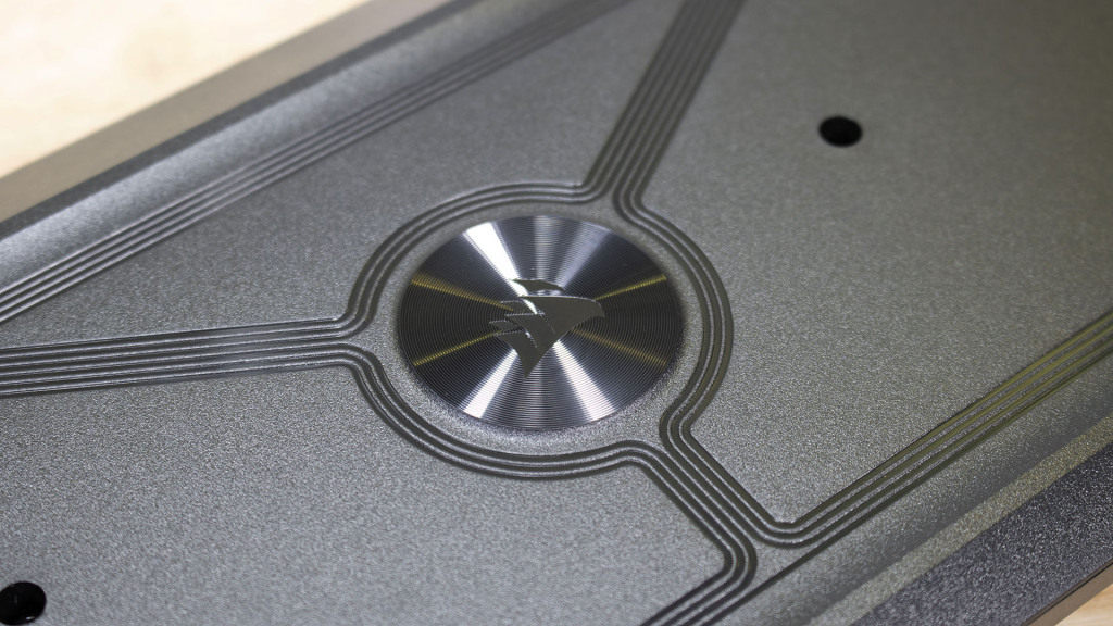 CORSAIR K55 Core logo dessous