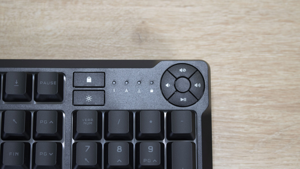 CORSAIR K55 Core touches multimédia