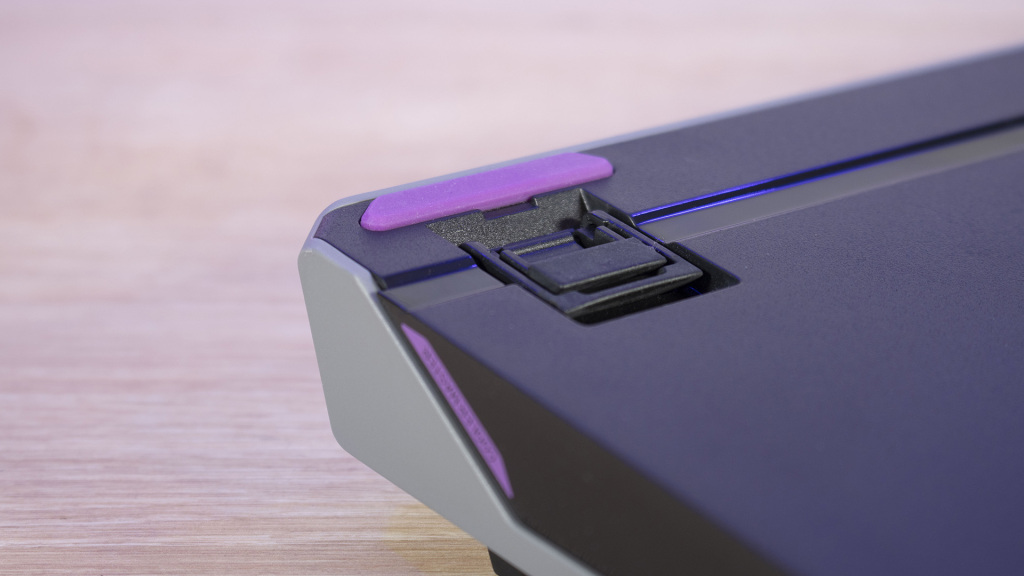 Cooler Master MK770 pieds position 1