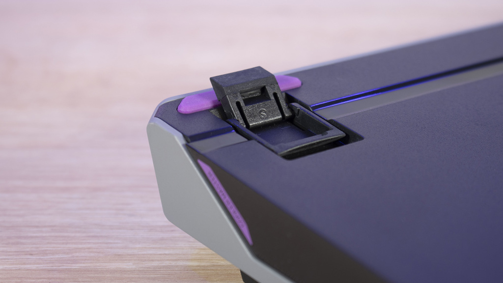 Cooler Master MK770 pieds position 2