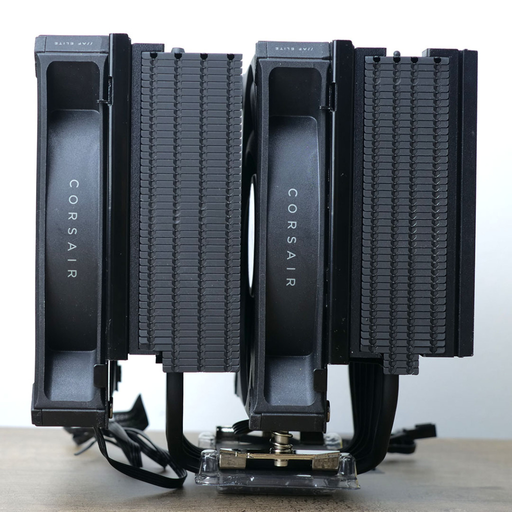 corsair a115 cpu air cooler avec ses deux ventilateurs