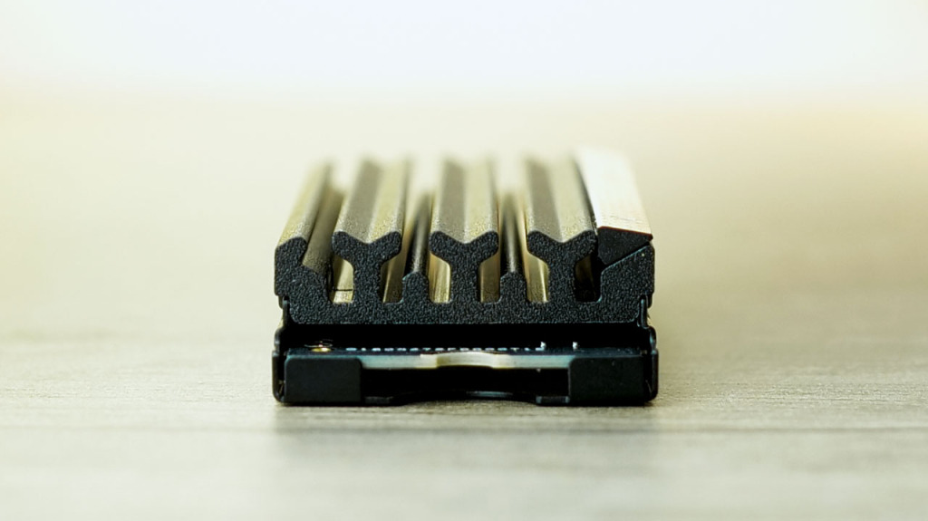 ssd pcie 5 0 corsair mp600 elite 2 to heatsink rainures arriere
