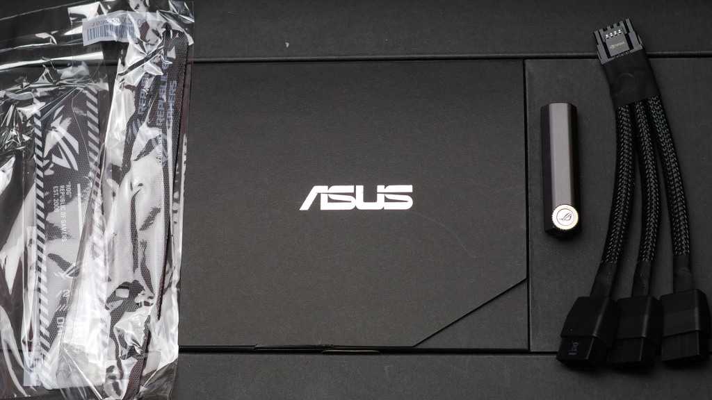 asus rog strix geforce rtx 4080 super oc boite bundle