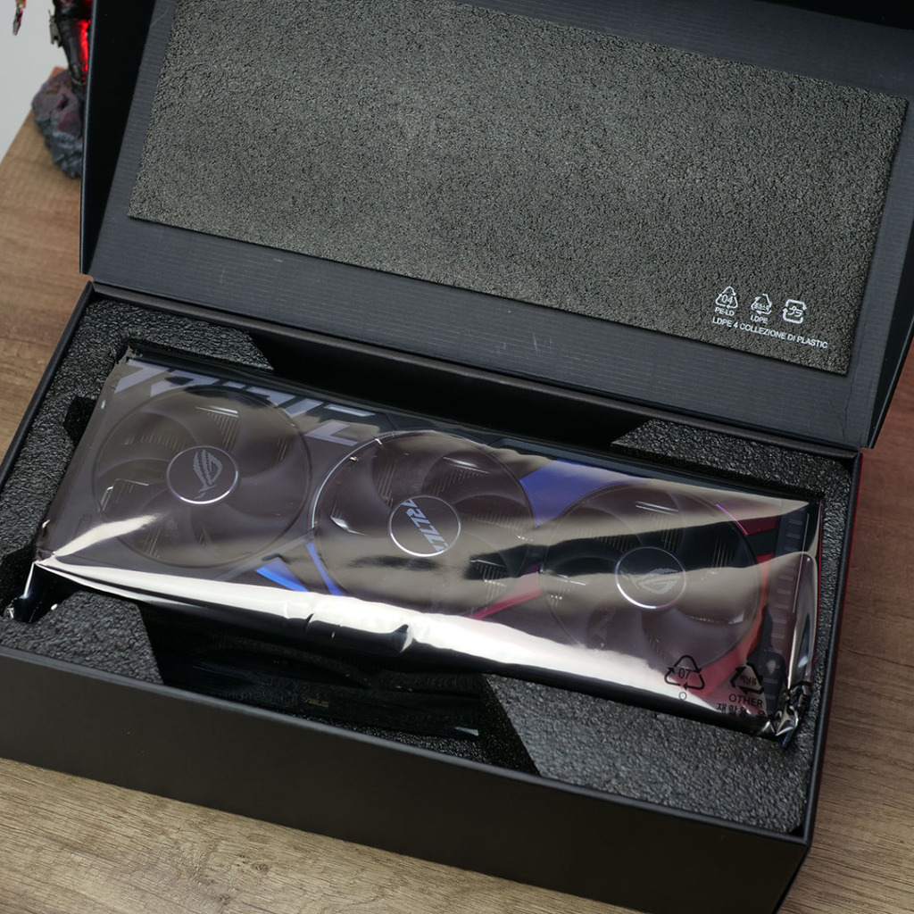 asus rog strix geforce rtx 4080 super oc boite ouverte