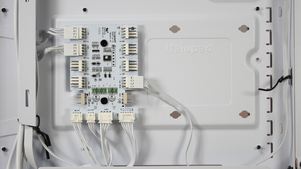 be quiet! dark base 701 HUB emplacement SSD