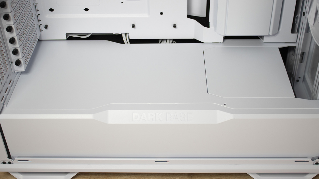 be quiet dark base 701 bas grille 1