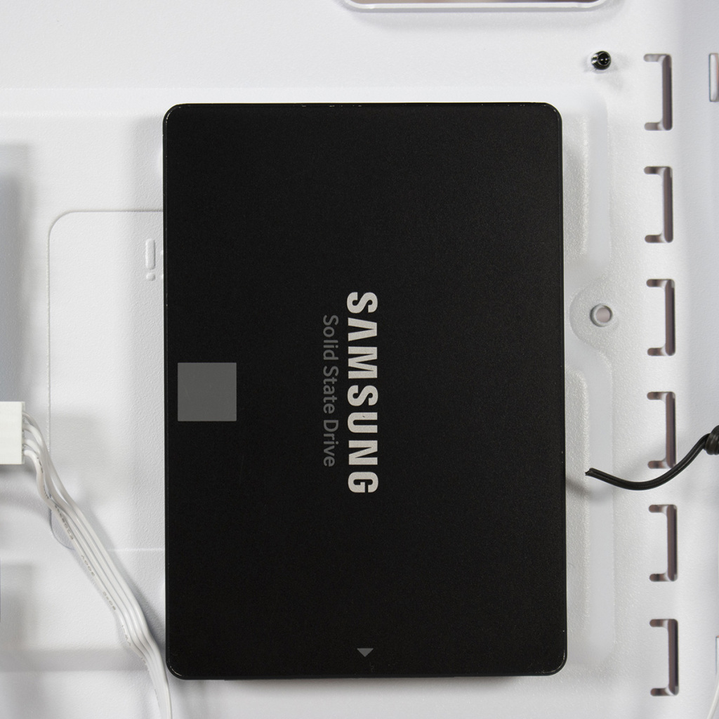 be quiet dark base 701 emplacement SSD 3