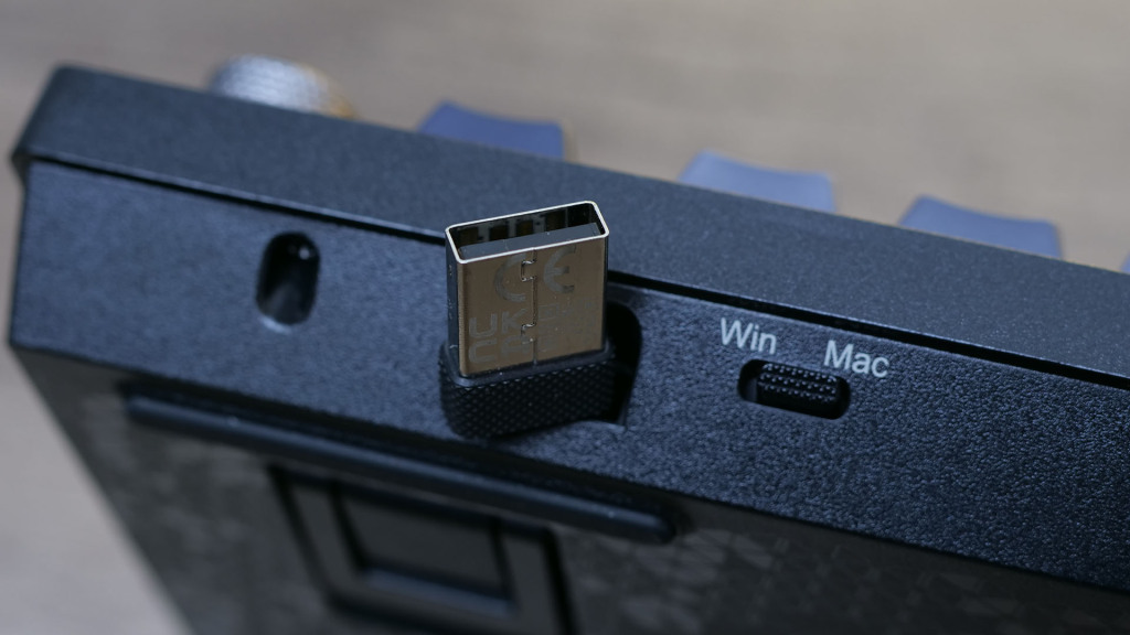 corsair k65 plus wireless rangement dongle wifi
