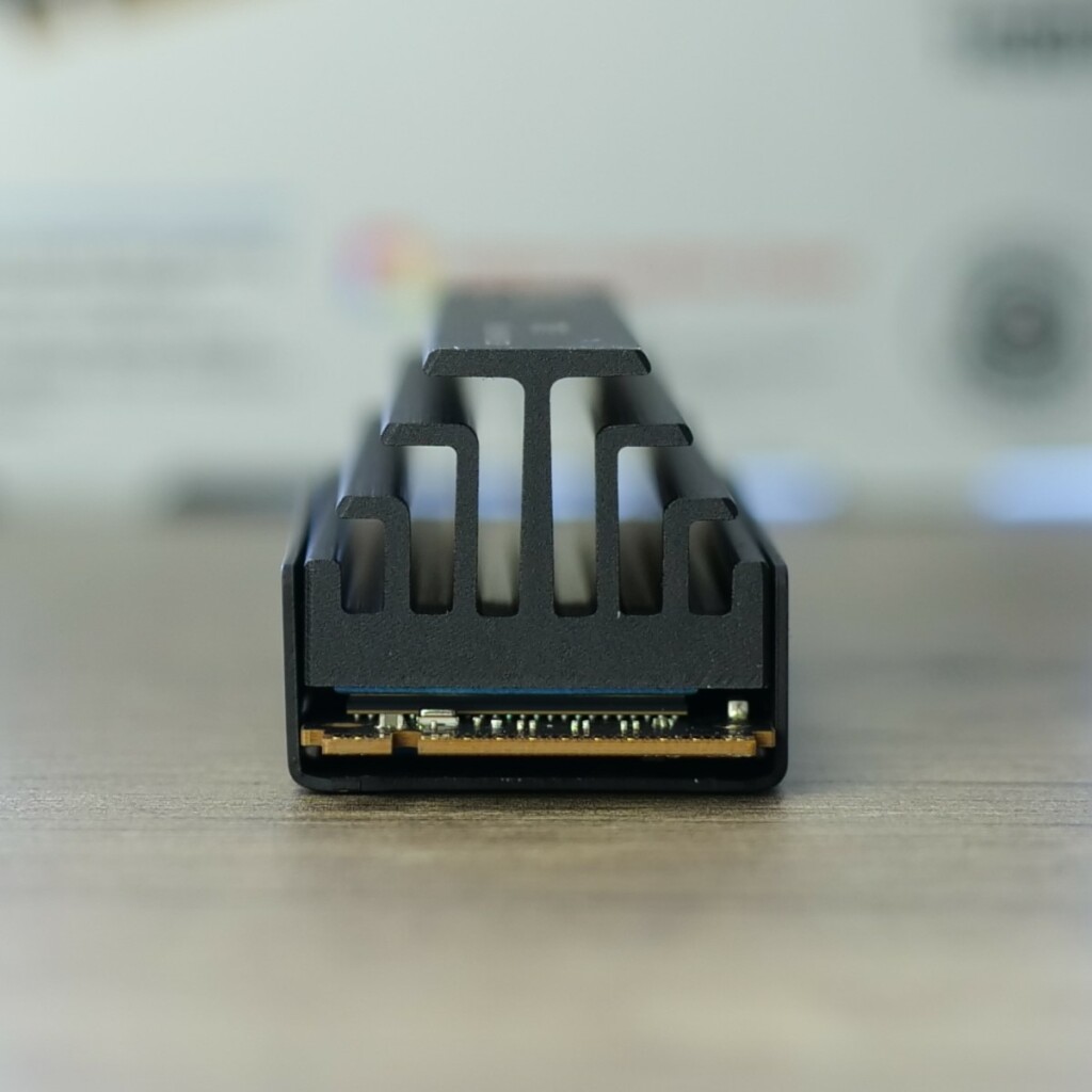 crucial t705 avec heatsink detail 02