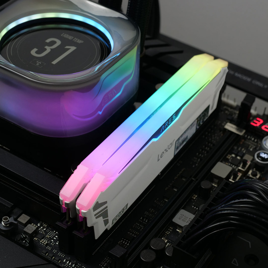 MSI Project Zero Plus : Cartes mères avec RAM CAMM2 et connecteurs cachés 5 lexar ares ddr5 6400 rgb
