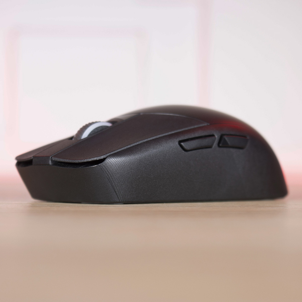 ASUS ROG Strix Impact III Wireless grip gauche