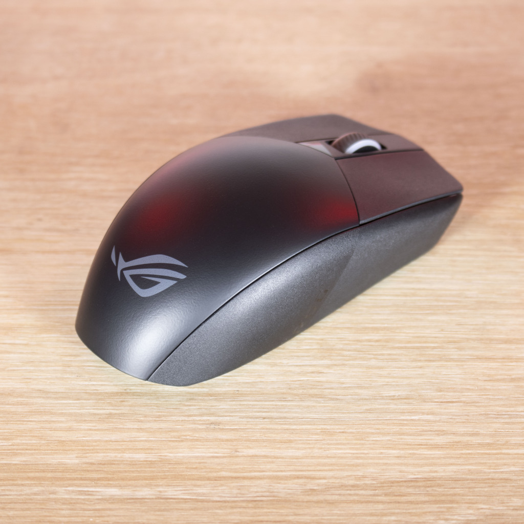 ASUS ROG Strix Impact III Wireless trois quarts arrière