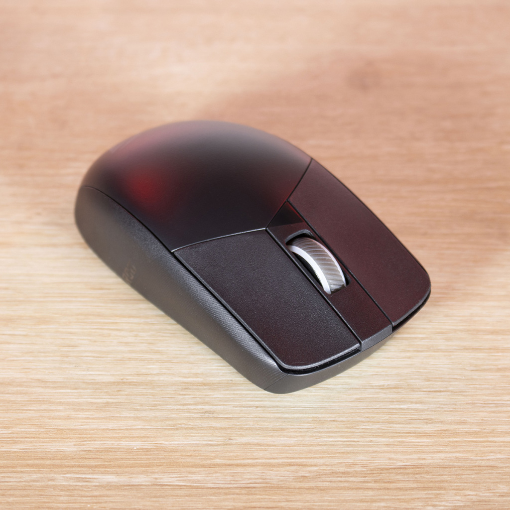 ASUS ROG Strix Impact III Wireless trois quarts gauche