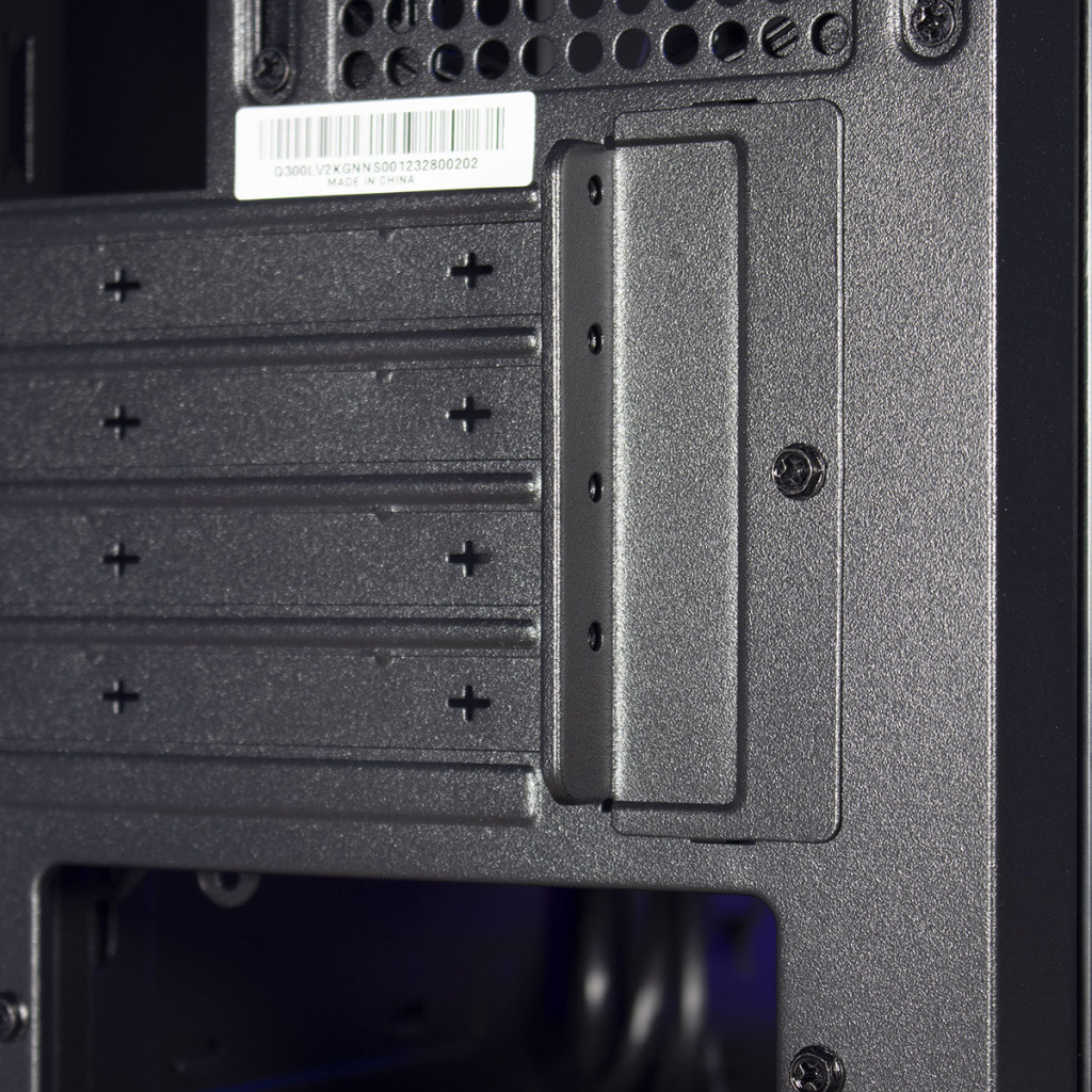 Cooler Master Q300L V2 blocage équerres PCIe