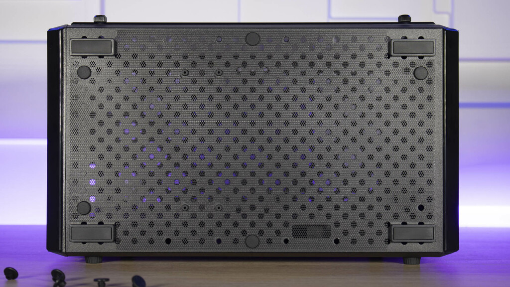 Cooler Master Q300L V2 dessous sans attaches