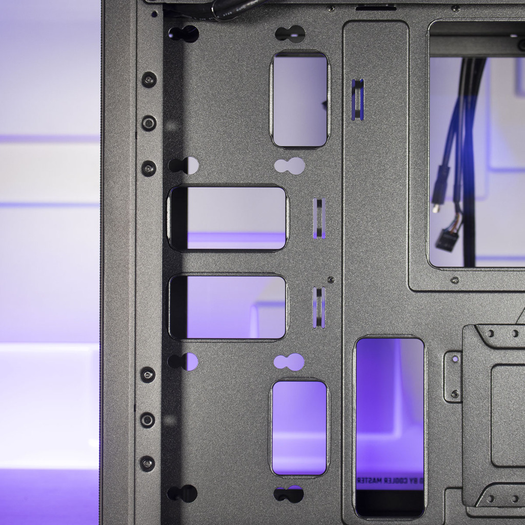 Cooler Master Q300L V2 emplacement SSD 1