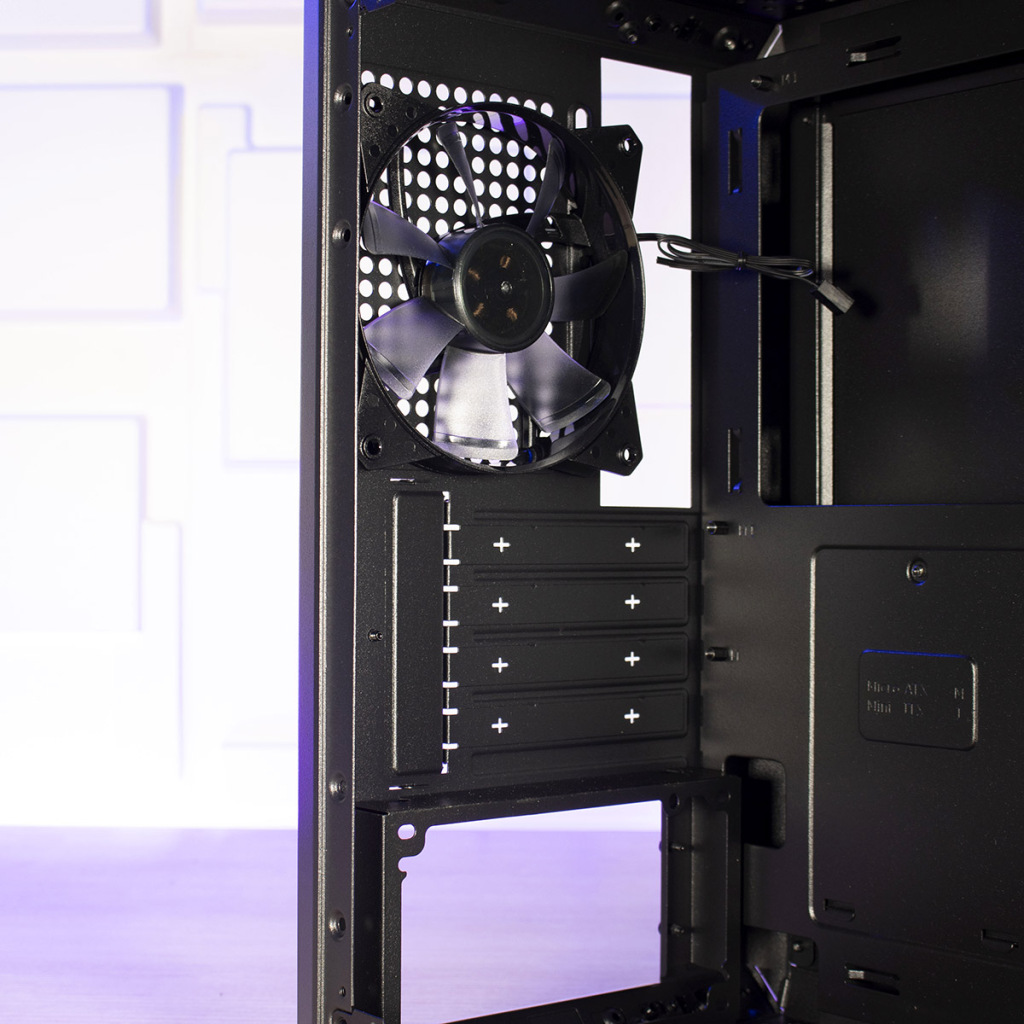 Cooler Master Q300L V2 intérieur arrière