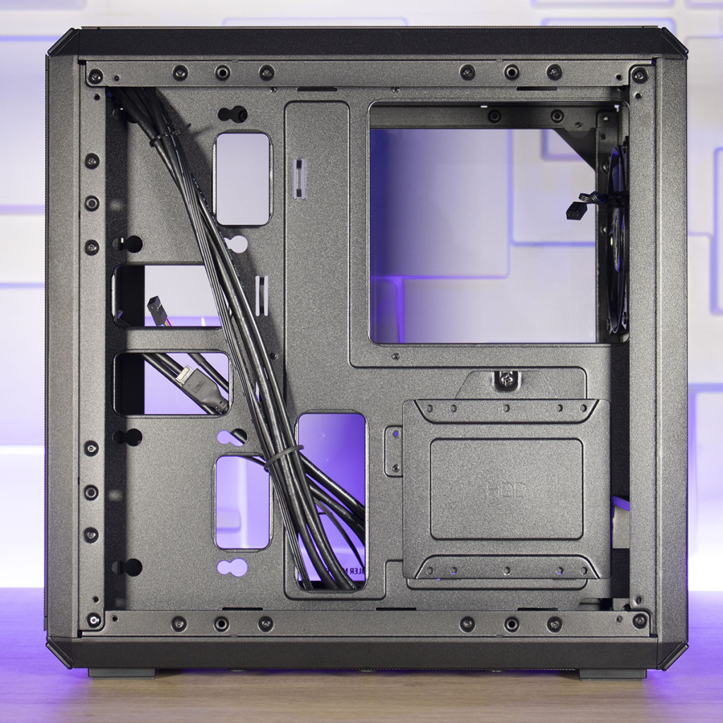 Cooler Master Q300L V2 intérieur droit