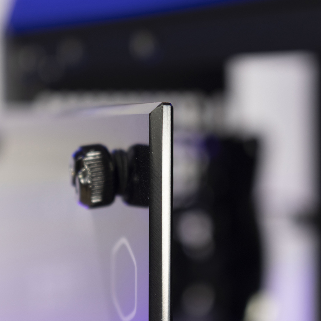 Cooler Master Q300L V2 paroi latérale gauche