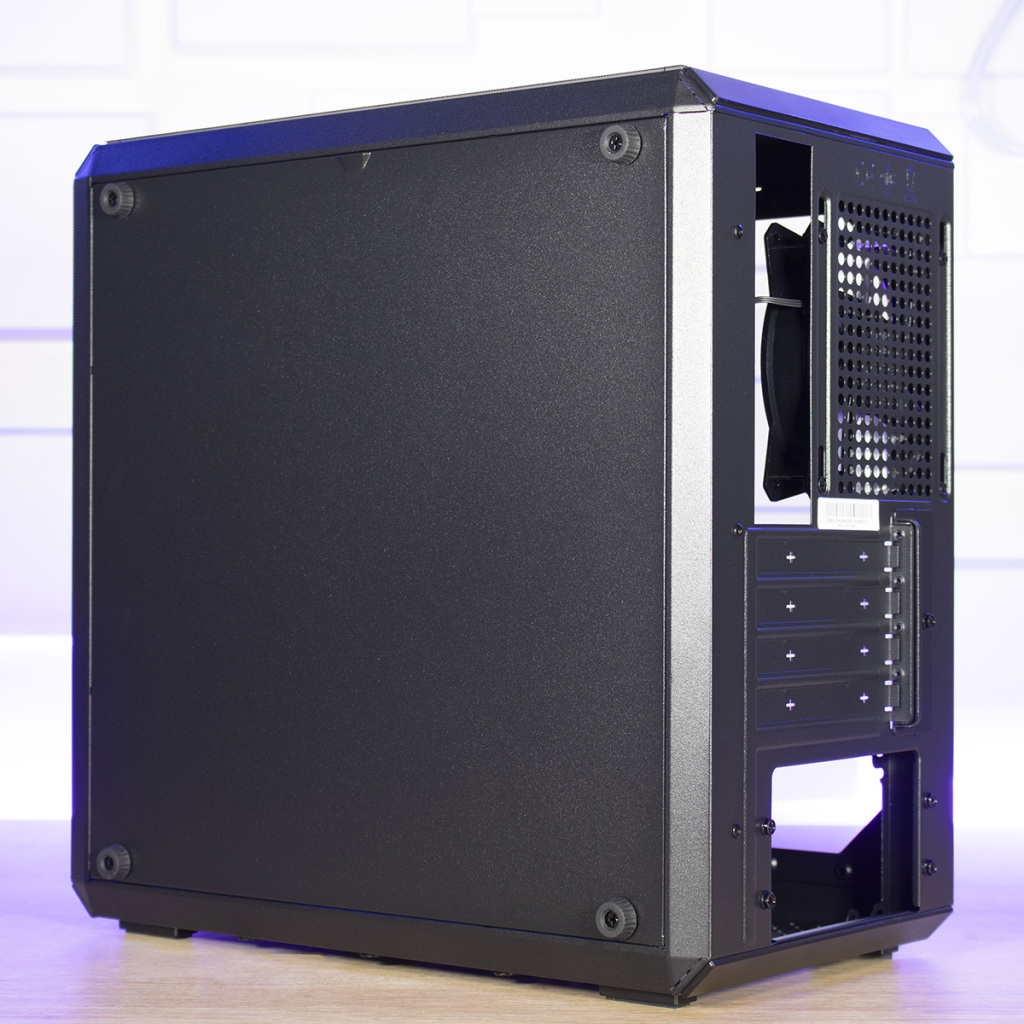 Cooler Master Q300L V2 trois quarts arrière