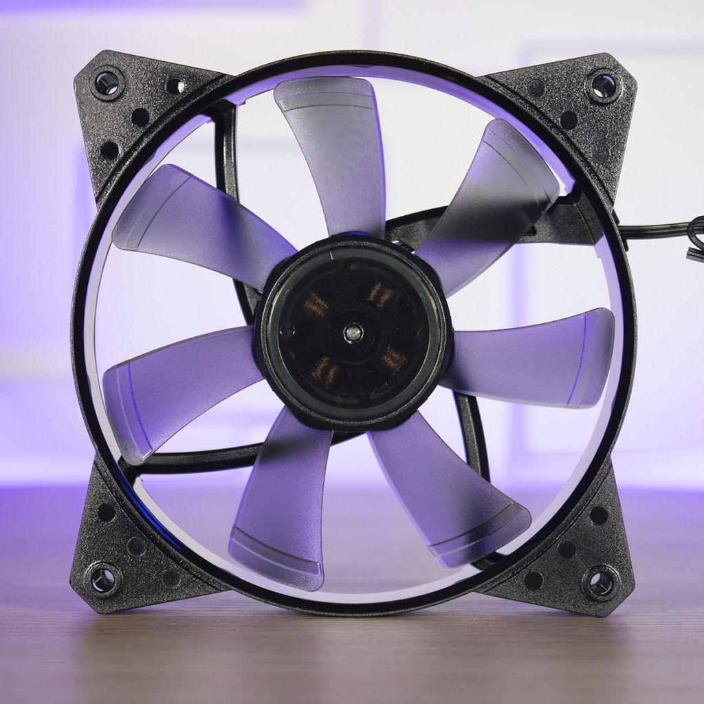 Cooler Master Q300L V2 ventilo 1