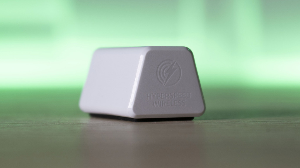 RAZER Blackshark V2 Hyperspeed White Edition dongle 2