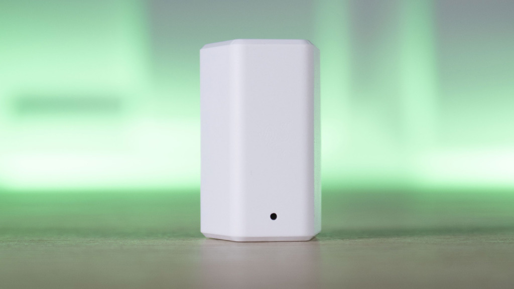 RAZER Blackshark V2 Hyperspeed White Edition dongle 3