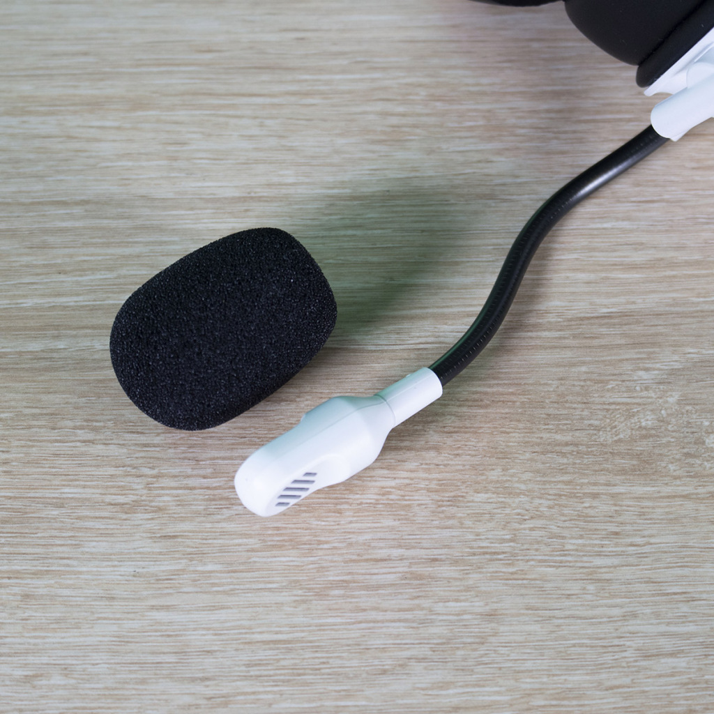 RAZER Blackshark V2 Hyperspeed White Edition micro 1