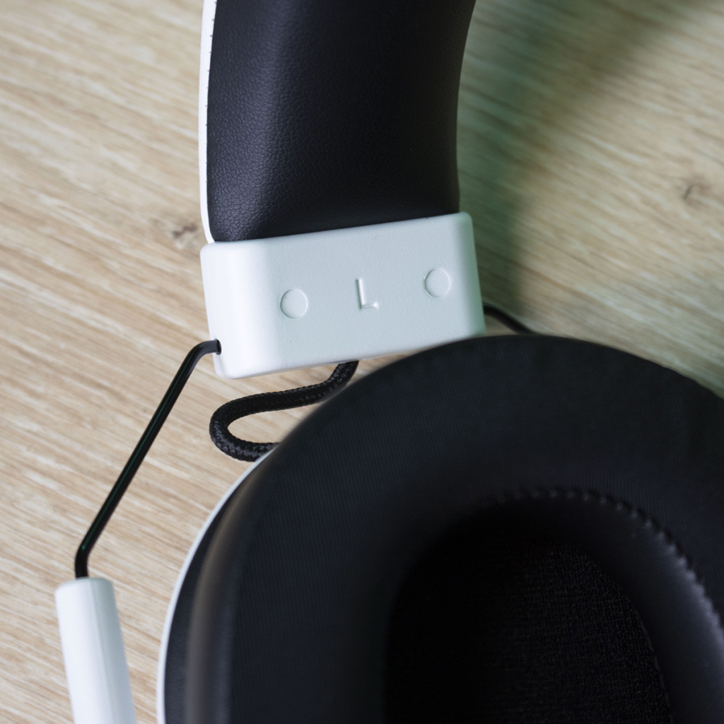 RAZER Blackshark V2 Hyperspeed White Edition right