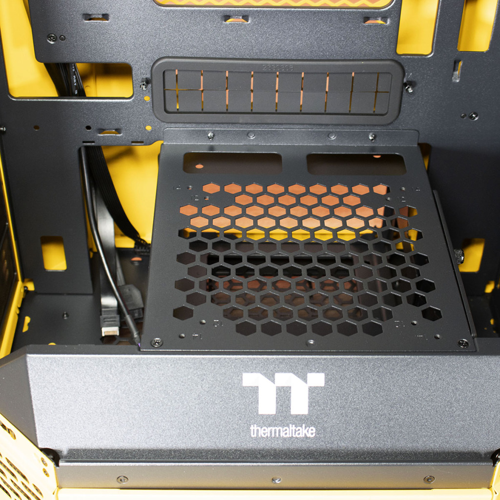 Thermaltake Tower 300 Bumblebee Edition bas sans cache
