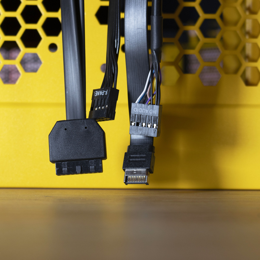 Thermaltake Tower 300 Bumblebee Edition branchements