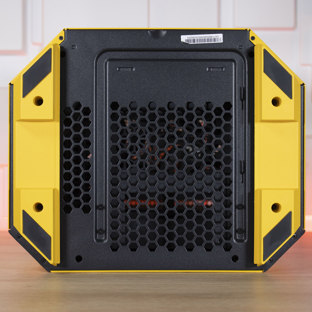 Thermaltake Tower 300 Bumblebee Edition dessous sans filtre