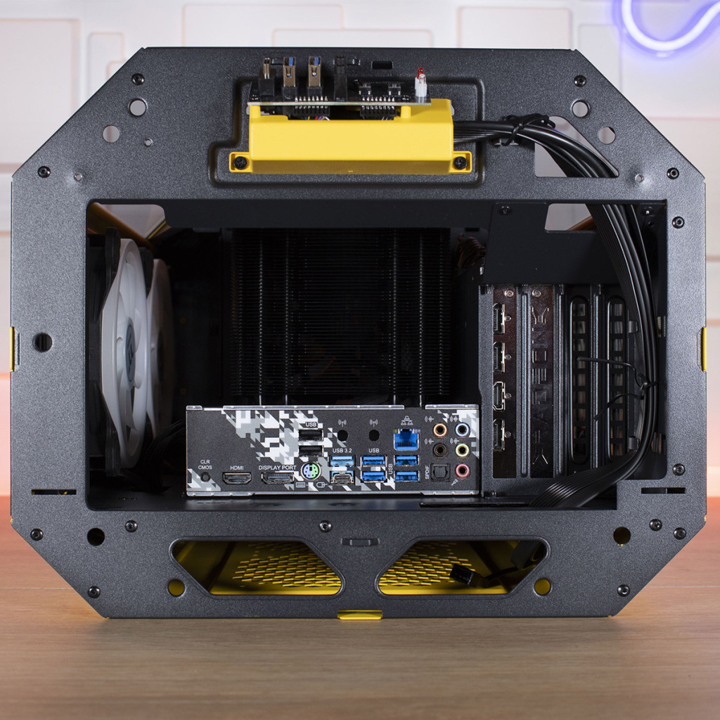 Thermaltake Tower 300 Bumblebee Edition montage vue supérieure