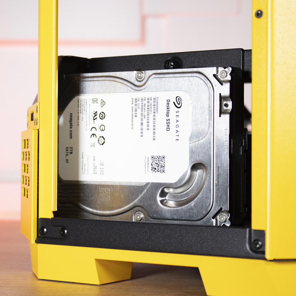 Thermaltake Tower 300 Bumblebee Edition support HDD latéral