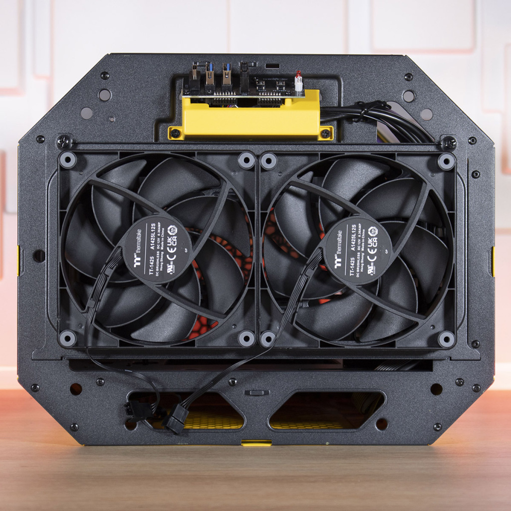Thermaltake Tower 300 Bumblebee Edition ventilos