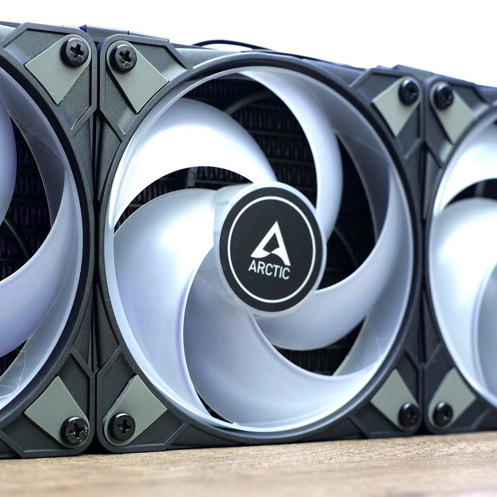 arctic p12 pwm a rgb