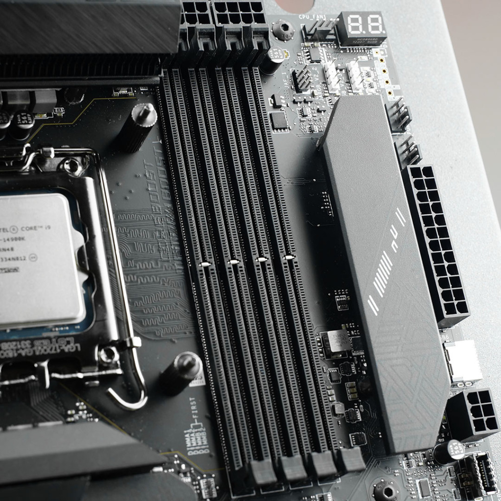 test meg z790 ace max emplacements ddr5