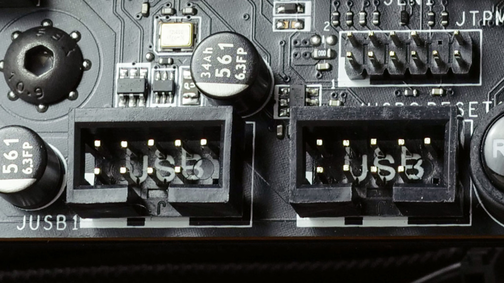 z790 ace max ports usb 2 internes