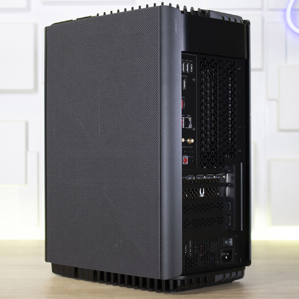 CORSAIR ONE i500 trois quarts arrière