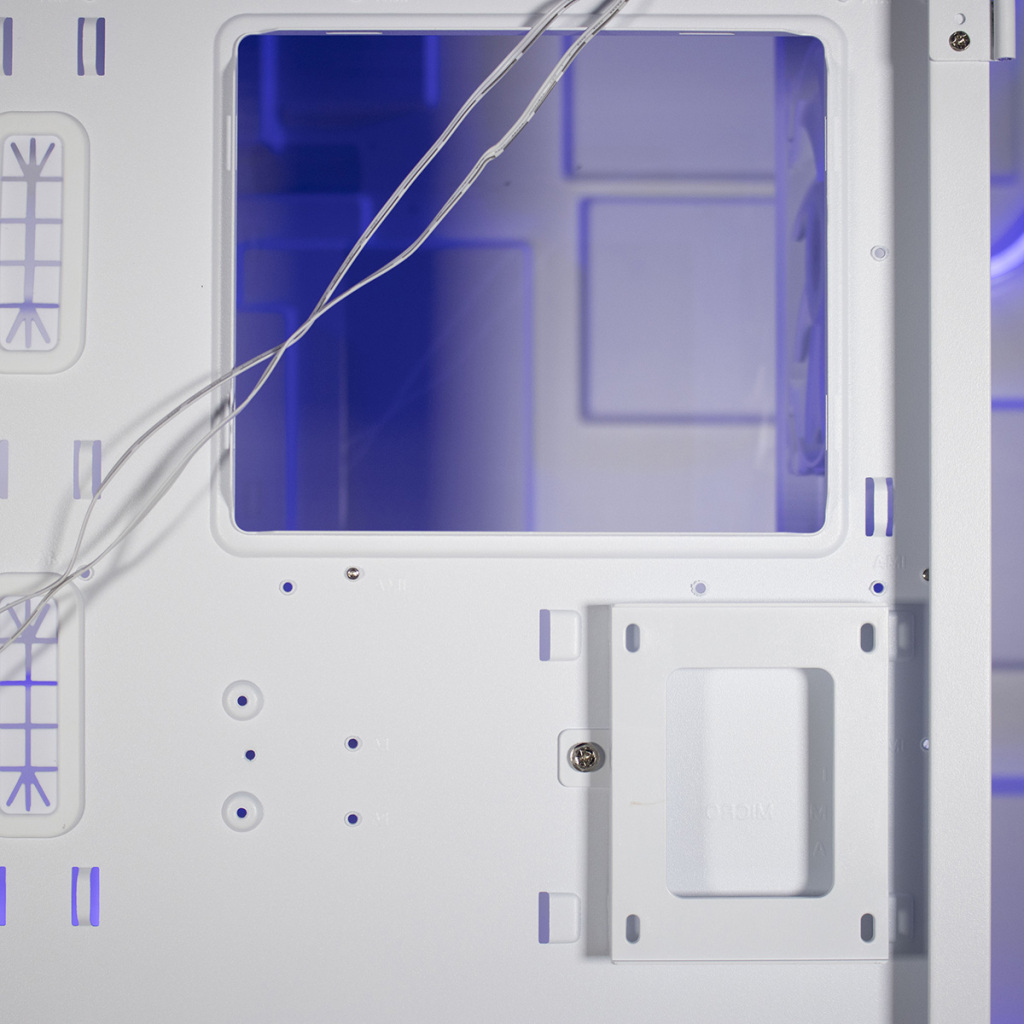 FSP CUT593 emplacement SSD 1