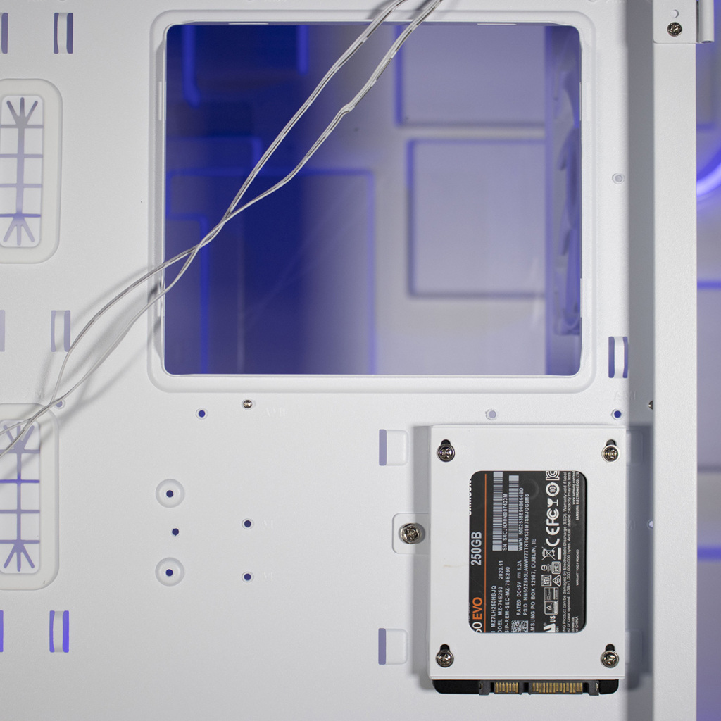 FSP CUT593 emplacement SSD 2