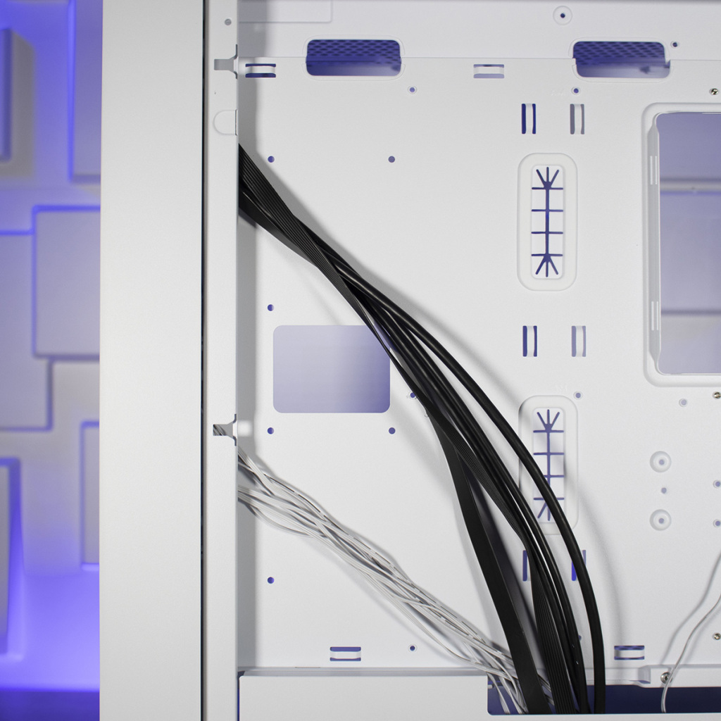 FSP CUT593 intéreiru droit emplacement SSD