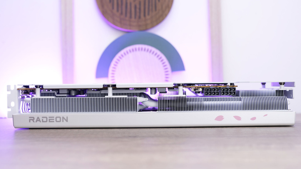 rx 7800 xt sakura edition cote haut