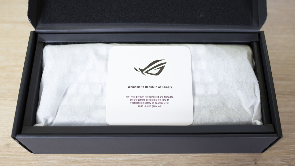 ASUS ROG Azoth clavier dans sac
